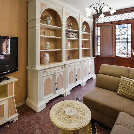 1 Bedroom Lovely In Viareggio