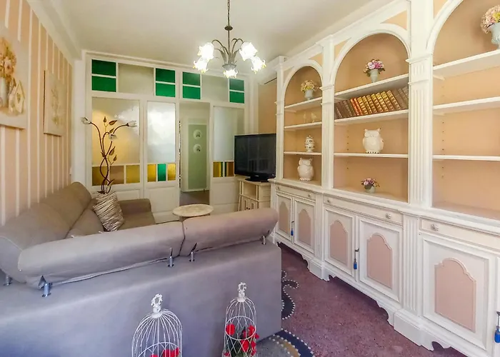 Apartment 1 Bedroom Lovely In *