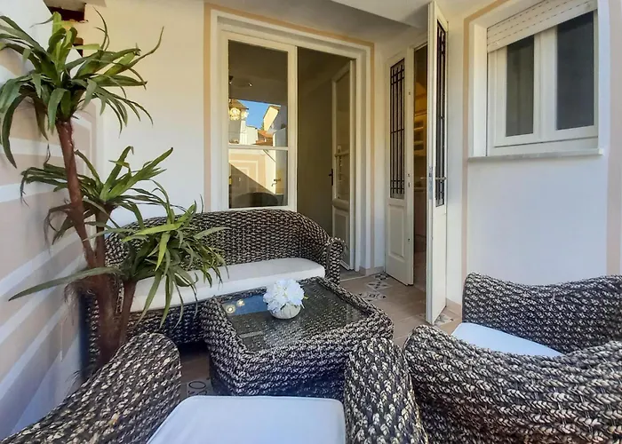 1 Bedroom Lovely In Apartment *